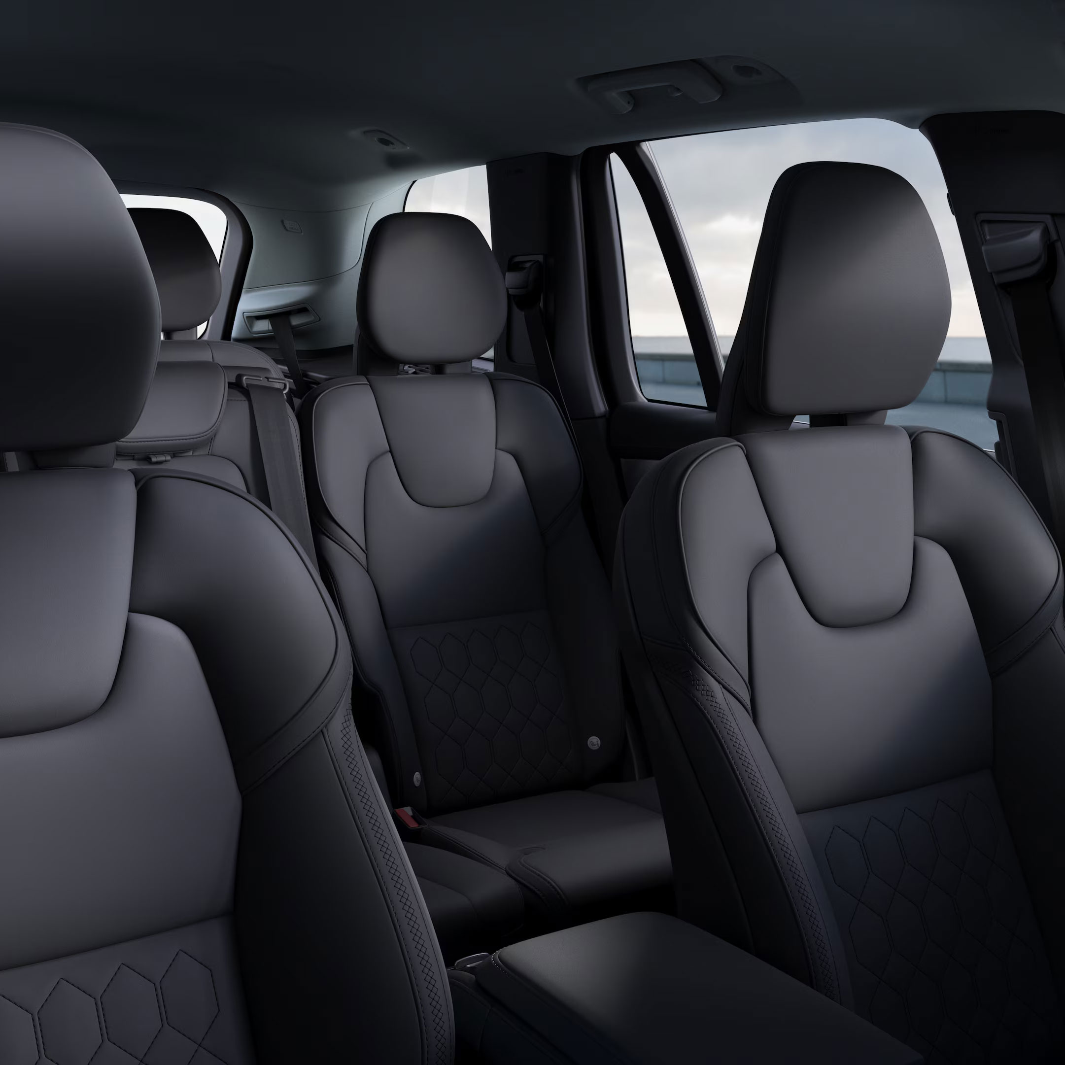 XC90_interior-location-rear_C5A8670A1ED3356E0A2936FFE533D3DEFDAA0B2F_900x900